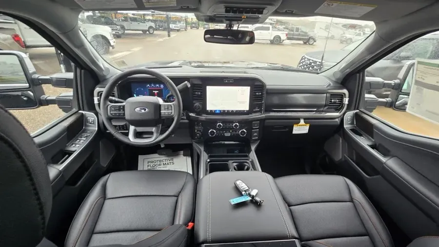 2026 Ford Super Duty F-250 | Photo 31 of 35