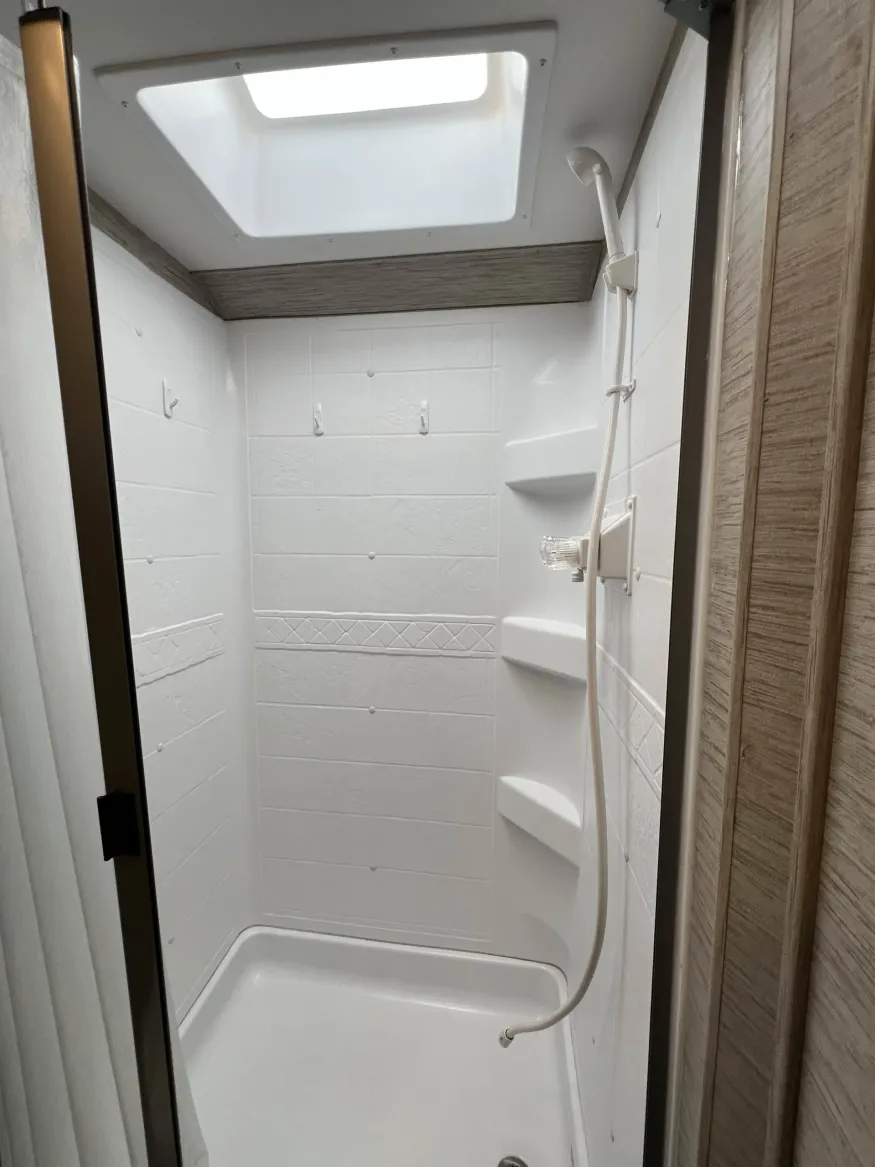 2022 Thor Four Winds 27R | Photo 36 of 37