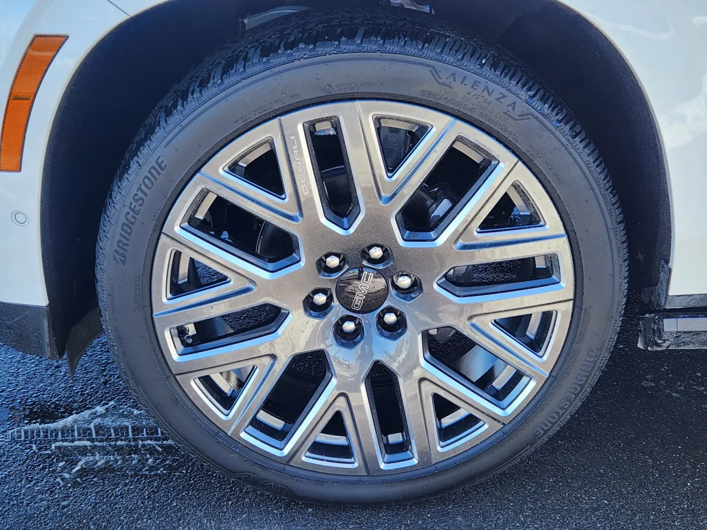 2025 GMC Yukon Denali Ultimate | Photo 5 of 24