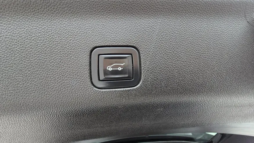 2021 Chevrolet Suburban | Photo 11 of 37