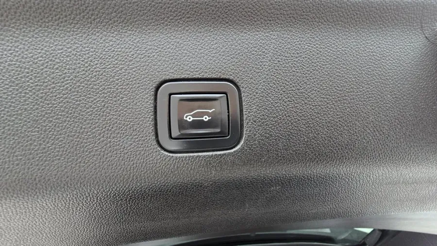 2021 Chevrolet Suburban | Photo 11 of 37