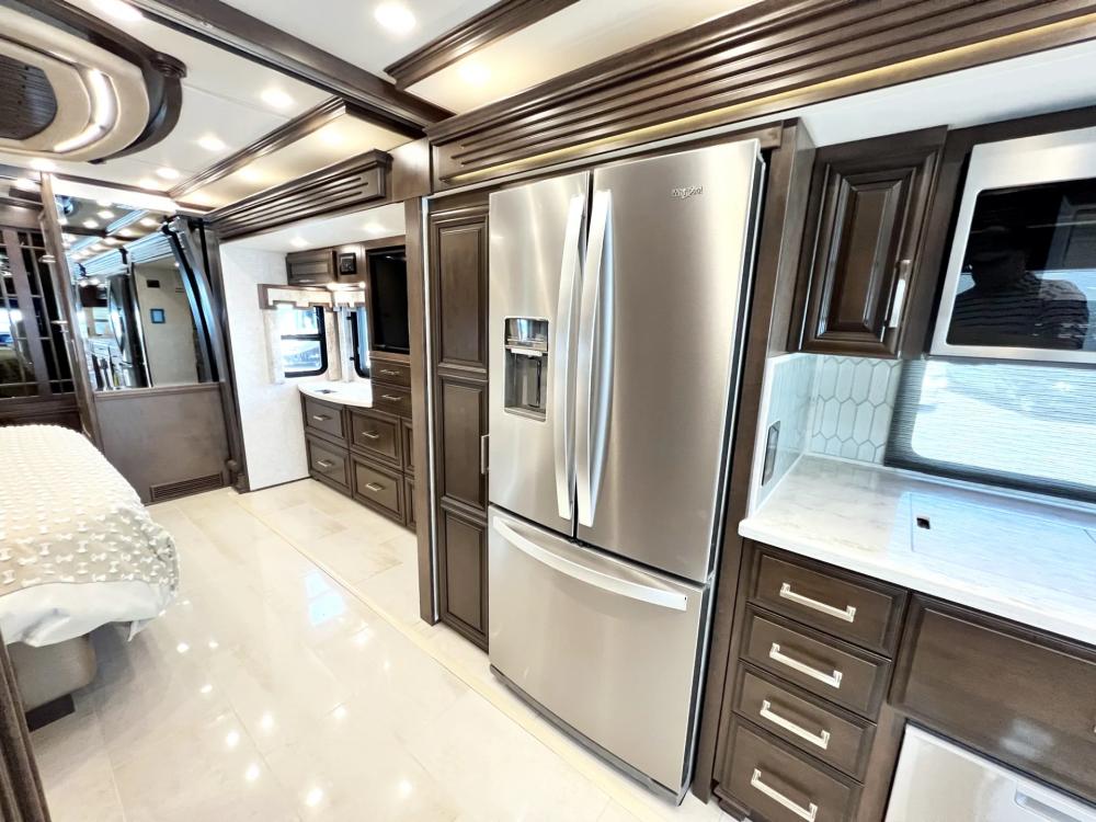 2023 Newmar London Aire 4521 | Photo 12 of 36