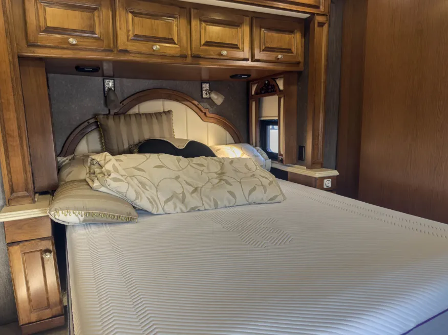 2013 Tiffin Phaeton 36QSH | Photo 18 of 39