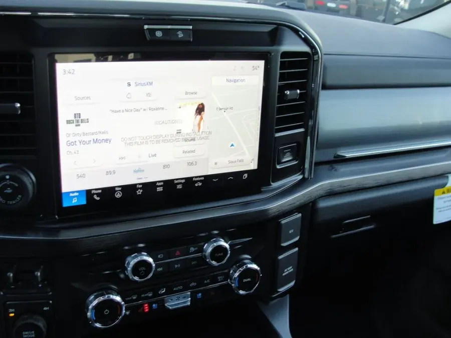 2026 Ford Super Duty F-250 Lariat | Photo 22 of 26