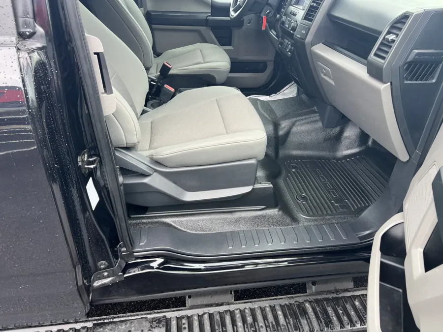 2022 Ford F-350 | Photo 13 of 15