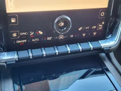 2025 GMC Yukon Denali Ultimate | Thumbnail Photo 17 of 24