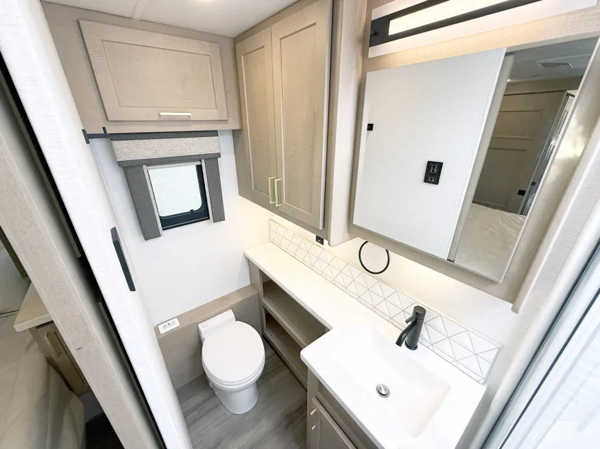 2026 Renegade Valencia 39RB | Photo 17 of 29