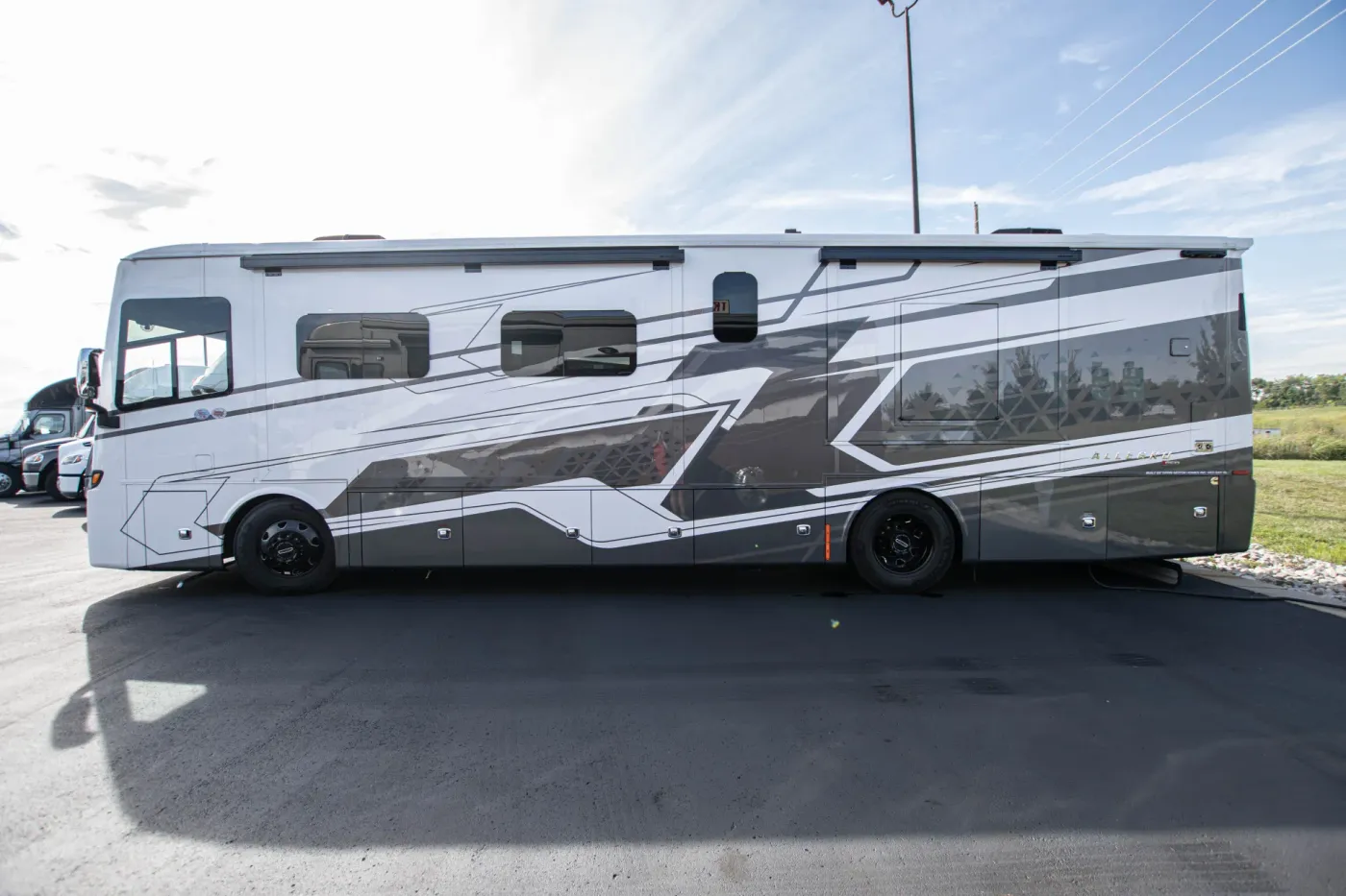 2026 Tiffin Allegro Red 37BA | Photo 4 of 27