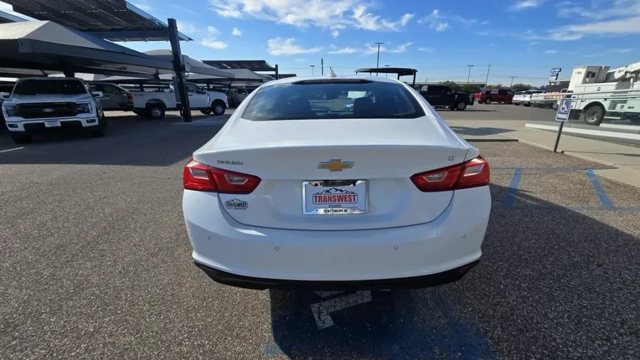 2024 Chevrolet Malibu | Photo 7 of 27