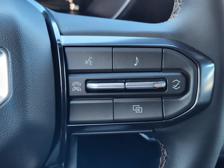 2026 GMC Canyon 4WD AT4 | Photo 18 of 23