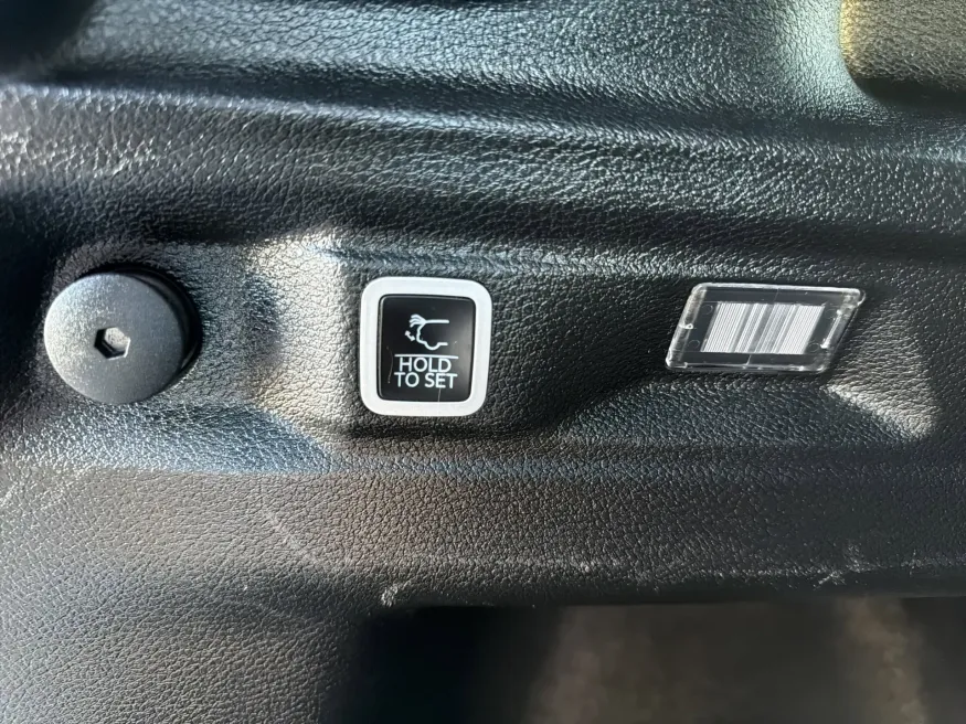 2024 Jeep Grand Cherokee L Altitude | Photo 9 of 23