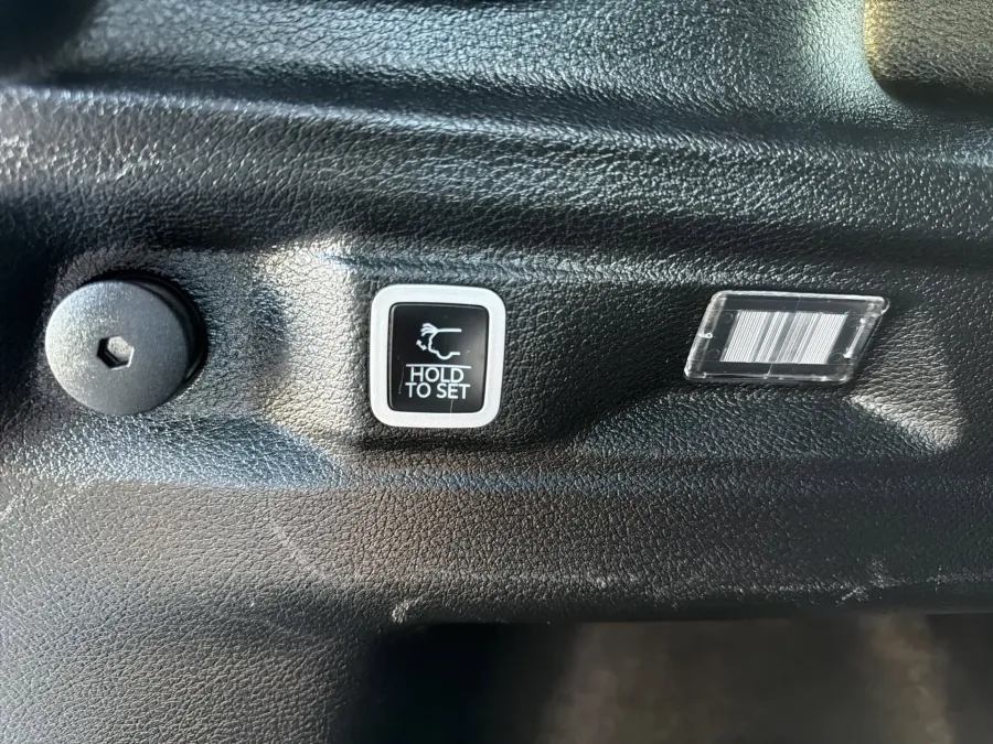 2024 Jeep Grand Cherokee L Altitude | Photo 9 of 23