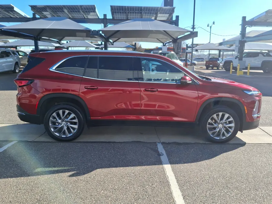 2025 Buick Enclave Preferred | Photo 5 of 18