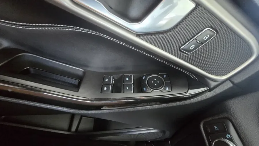 2022 Ford Explorer | Photo 13 of 31