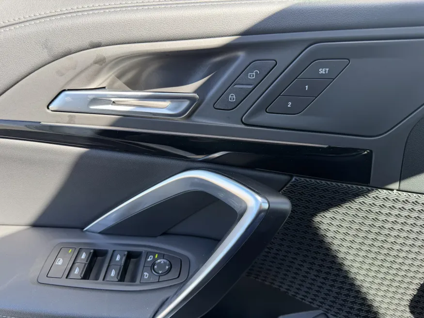 2025 BMW X1 xDrive28i | Photo 17 of 21