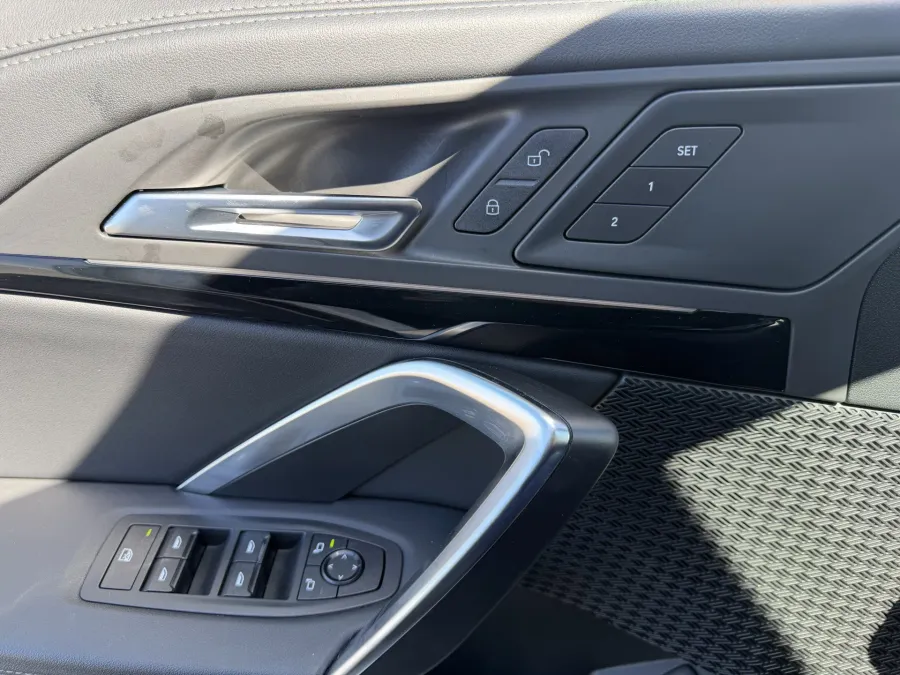 2025 BMW X1 xDrive28i | Photo 17 of 21