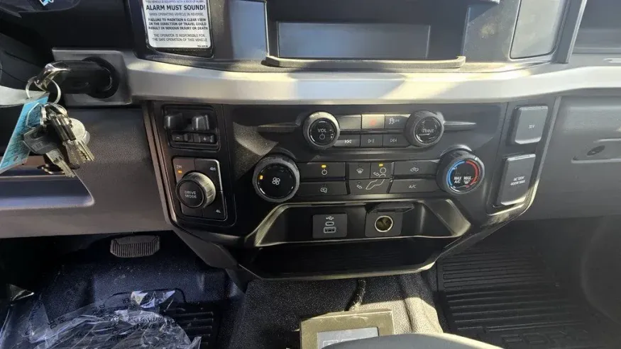 2025 Ford Super Duty F-600 | Photo 21 of 26