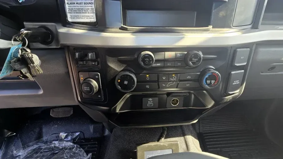 2025 Ford Super Duty F-600 | Photo 21 of 26