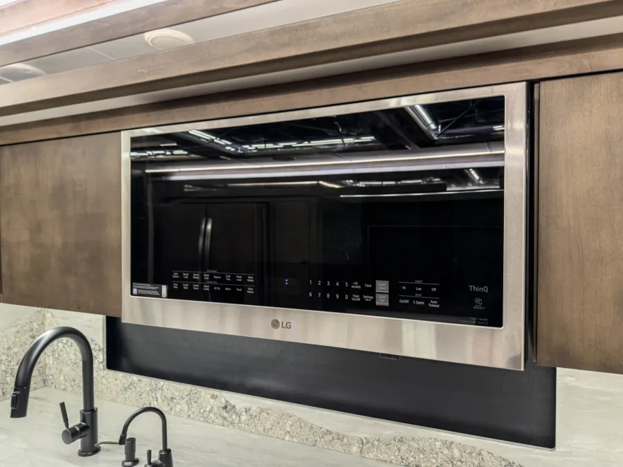 2026 Tiffin Zephyr 45PZ | Photo 18 of 39