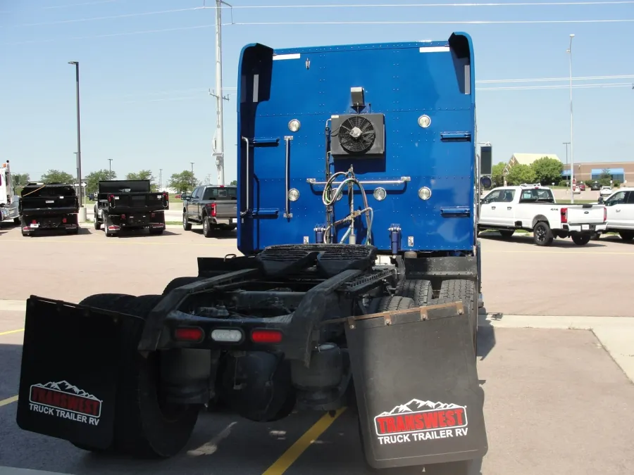 2022 Peterbilt 389 | Photo 3 of 23