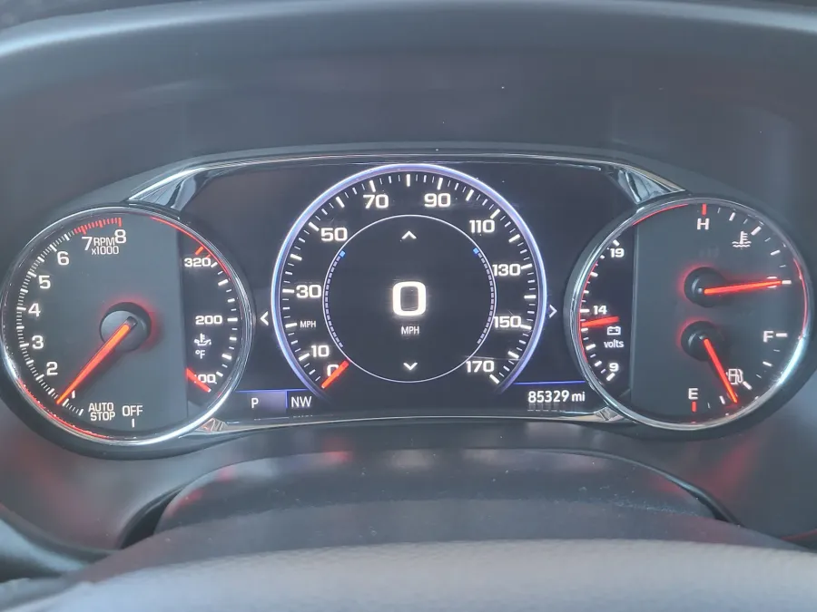 2023 GMC Acadia AT4 | Photo 13 of 27