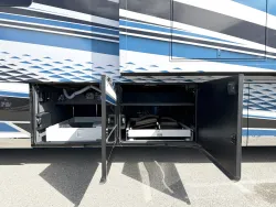 2027 Newmar Essex 4595 | Thumbnail Photo 26 of 31