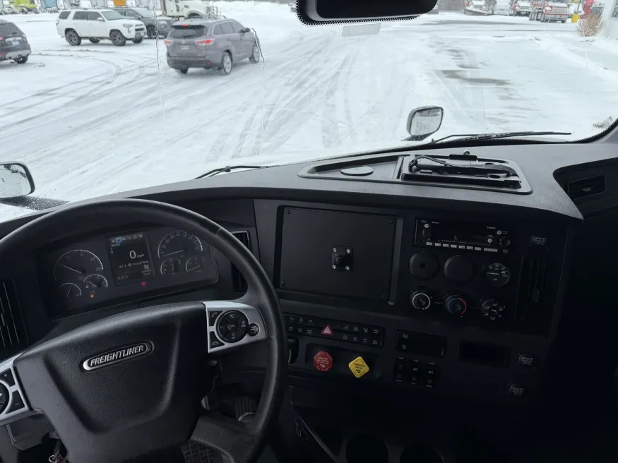 2024 Freightliner Cascadia | Photo 6 of 9