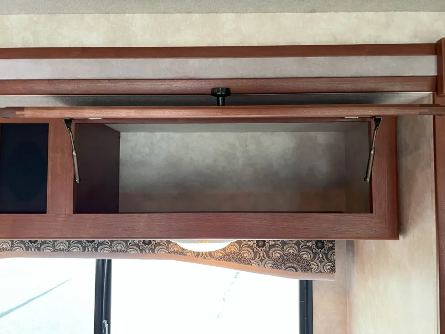 2014 Winnebago Access 31J | Photo 20 of 38