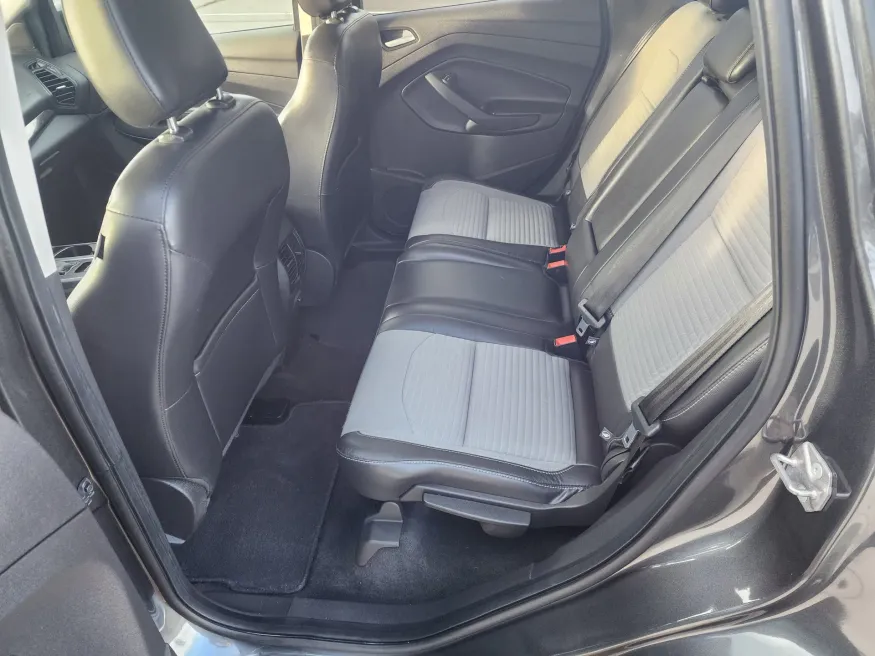 2019 Ford Escape SE | Photo 12 of 24