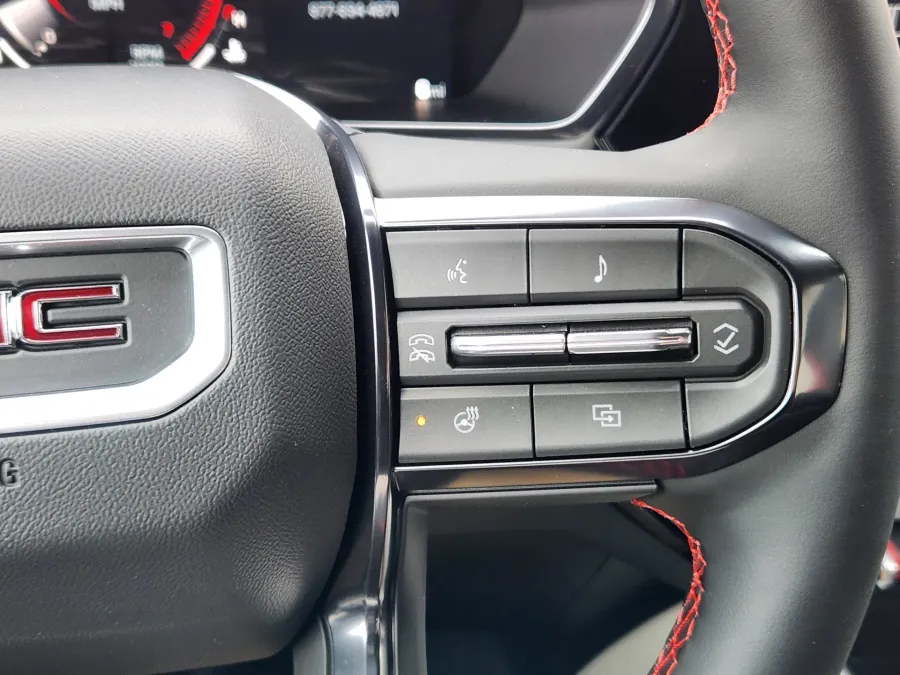 2026 GMC Canyon 4WD AT4X | Photo 16 of 25