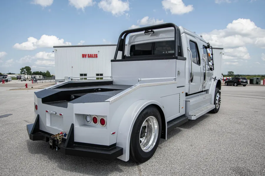 2024 Freightliner M2 106 Bolt | Photo 8 of 18