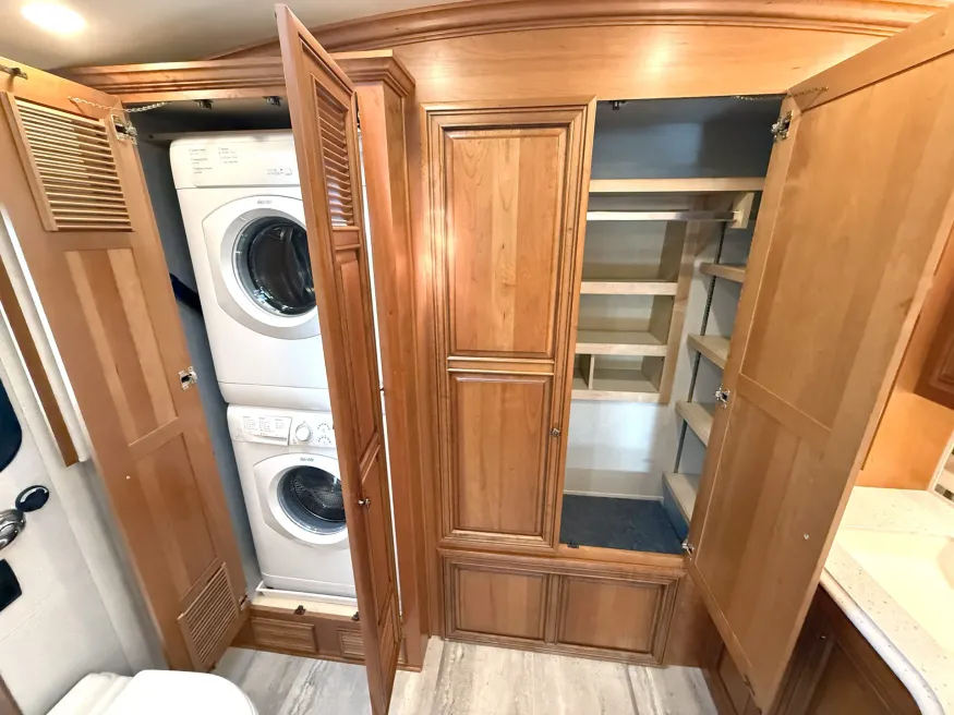 2020 Newmar Dutch Star 4328 | Photo 18 of 31