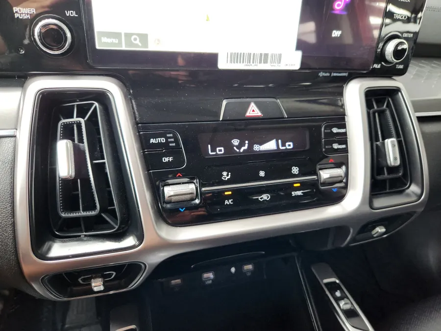 2023 Kia Sorento S | Photo 24 of 28