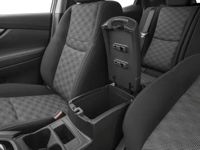 2018 Nissan Rogue Sport | Photo 10 of 13