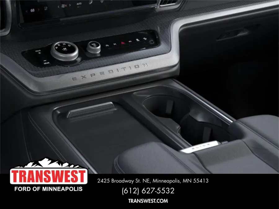 2025 Ford Expedition | Photo 14 of 23
