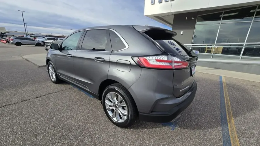 2023 Ford Edge | Photo 5 of 31