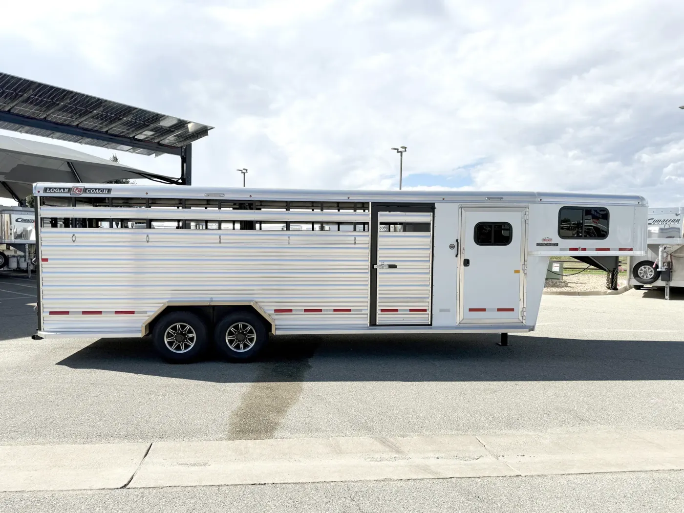 2026 Logan Coach Stock Combo | Photo 3 of 18