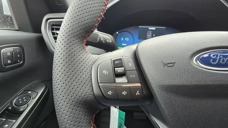 2026 Ford Escape Hybrid | Photo 18 of 32