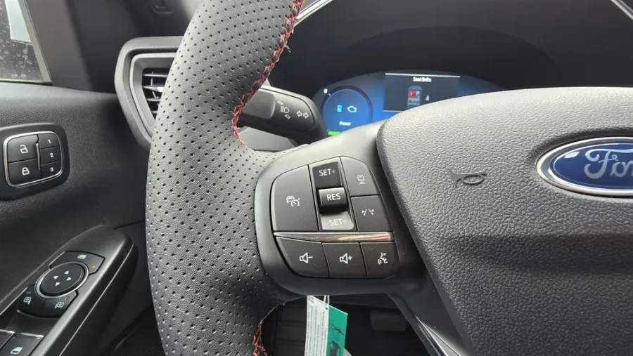 2026 Ford Escape Hybrid | Photo 18 of 32