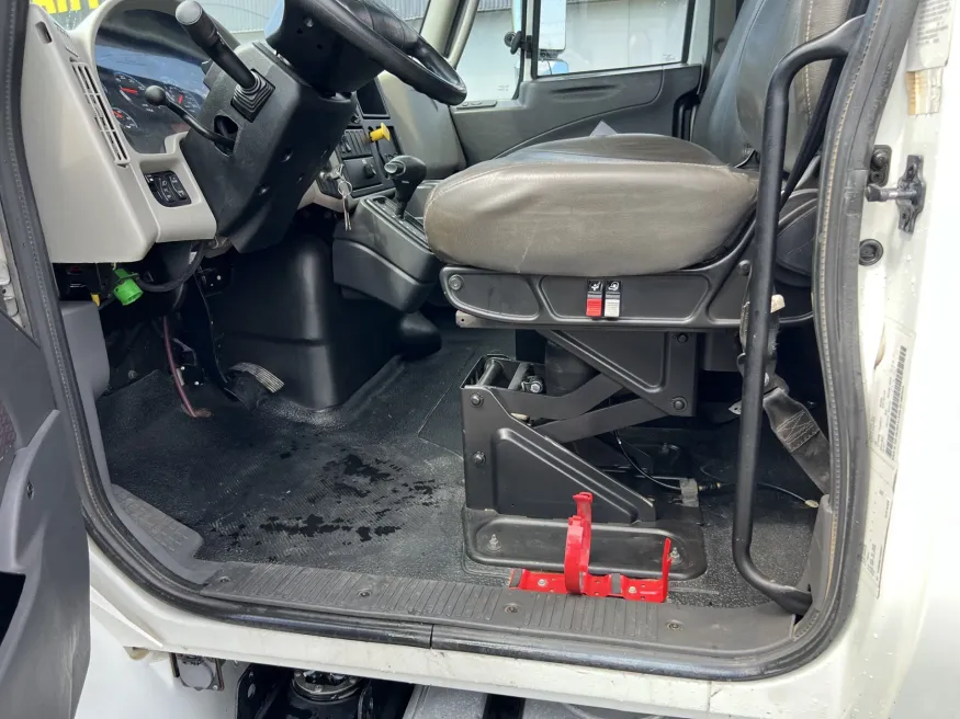 2018 International 4300 | Photo 5 of 11