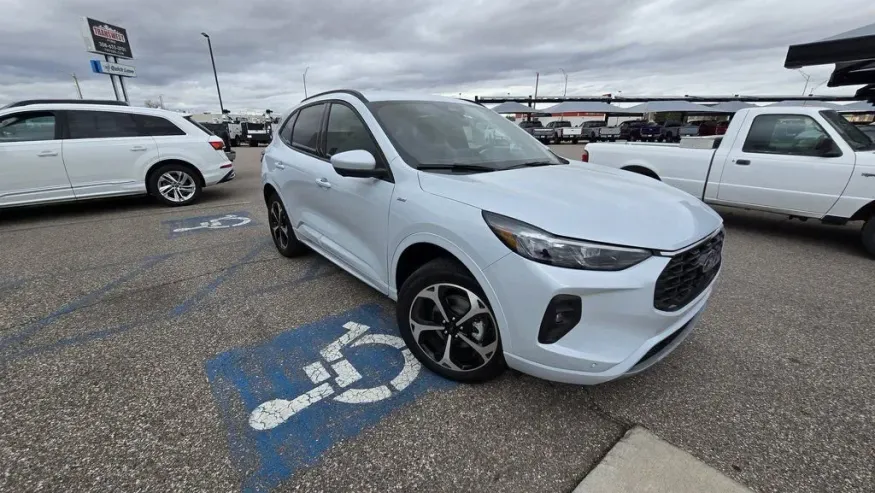 2026 Ford Escape Hybrid | Photo 3 of 32