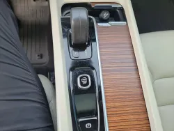 2022 Volvo XC60 Momentum | Thumbnail Photo 16 of 19