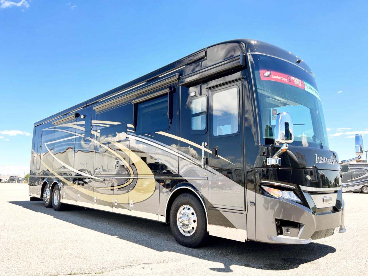 2023 Newmar London Aire 4551 | Photo 1 of 38
