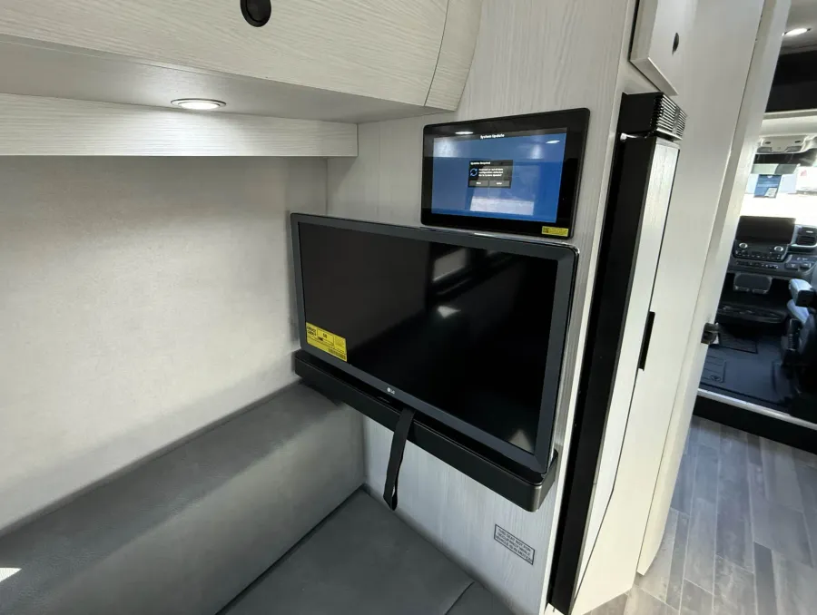 2026 Pleasure-way Lexor TS | Photo 20 of 20