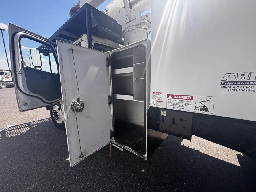 2007 Freightliner M2 106 | Photo 17 of 22