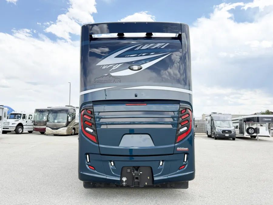 2026 Newmar Summit Aire 4505 | Photo 22 of 32