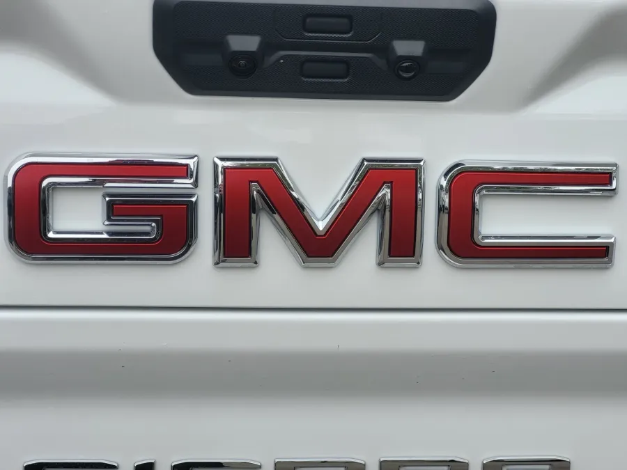 2026 GMC Sierra 2500HD SLT | Photo 10 of 25