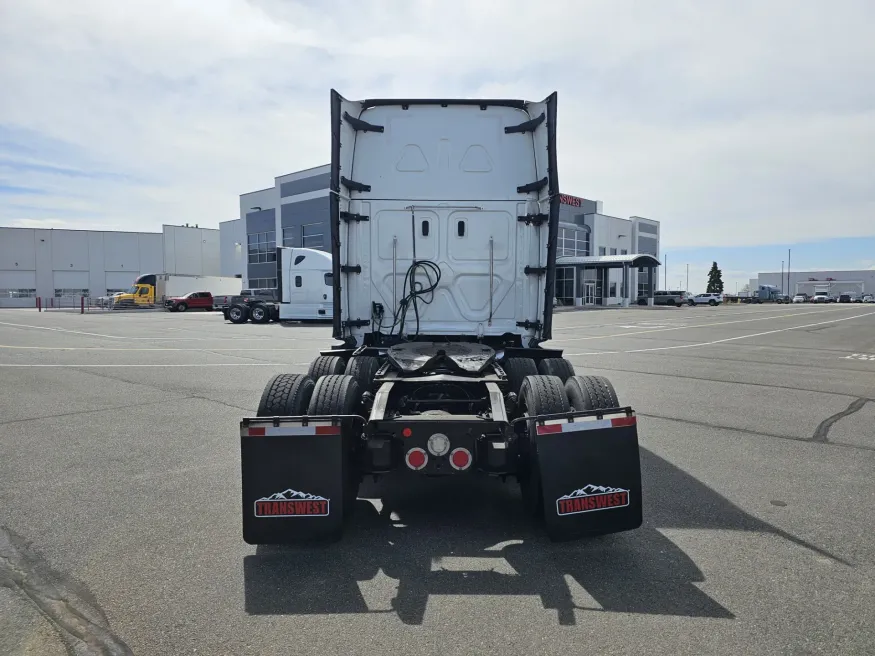 2023 Freightliner Cascadia | Photo 6 of 20