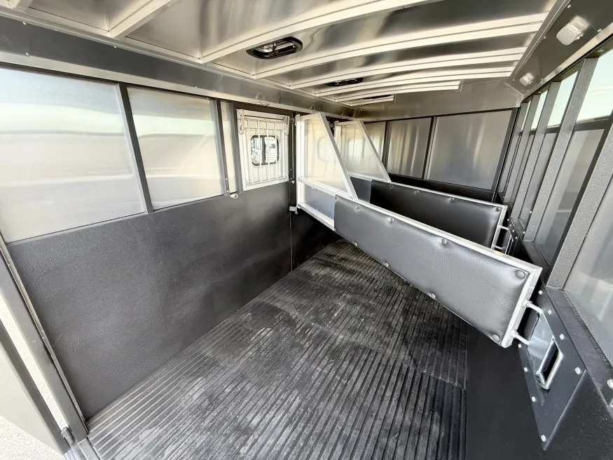 2026 Logan Coach Crossfire 3HBP | Photo 11 of 13