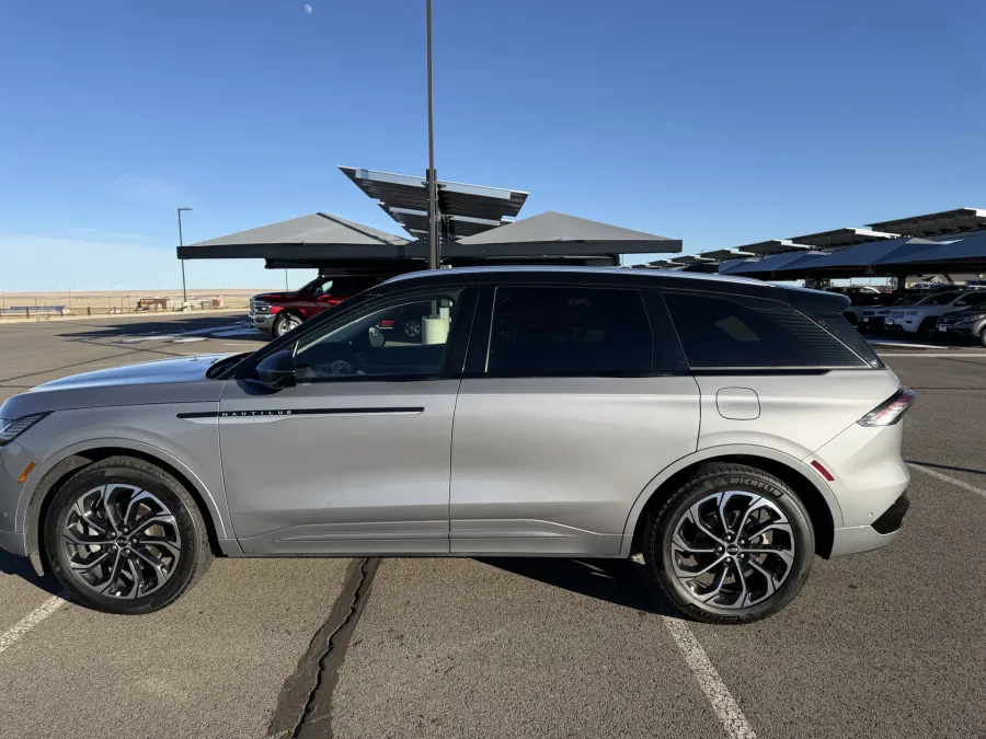 2024 Lincoln Nautilus Reserve | Photo 1 of 22